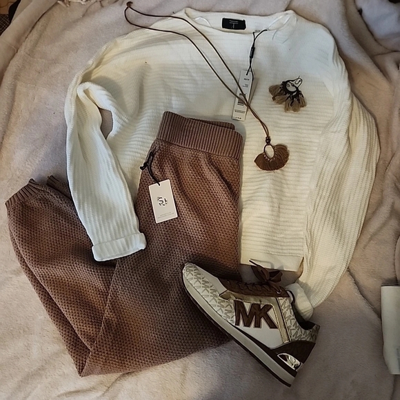 2 PC. LOT Tahari WhiteTop With Brown Joggers -shoes/Accessories Not Included - Picture 1 of 4